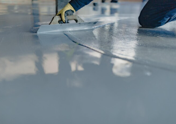 Tinta epóxi para piso externo vale a pena? Veja vantagens
